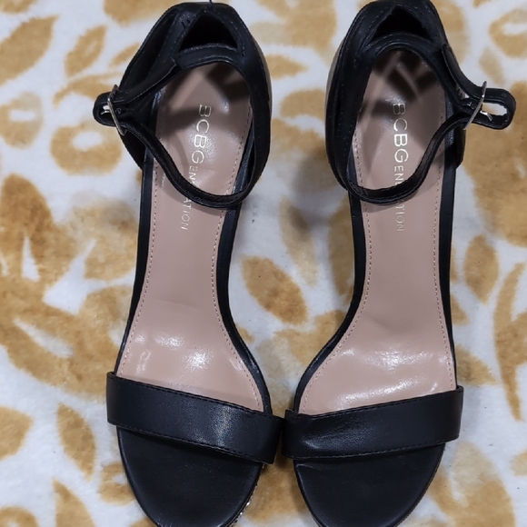 BCBGeneration Black Heels with Elegant Strappy Design - Picture 2 of 9